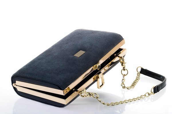 How to Choose the Right Kind of Statement Clutch for Evening Events?